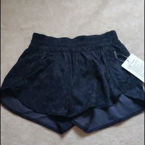 Lululemon sz 6 tracker shorts